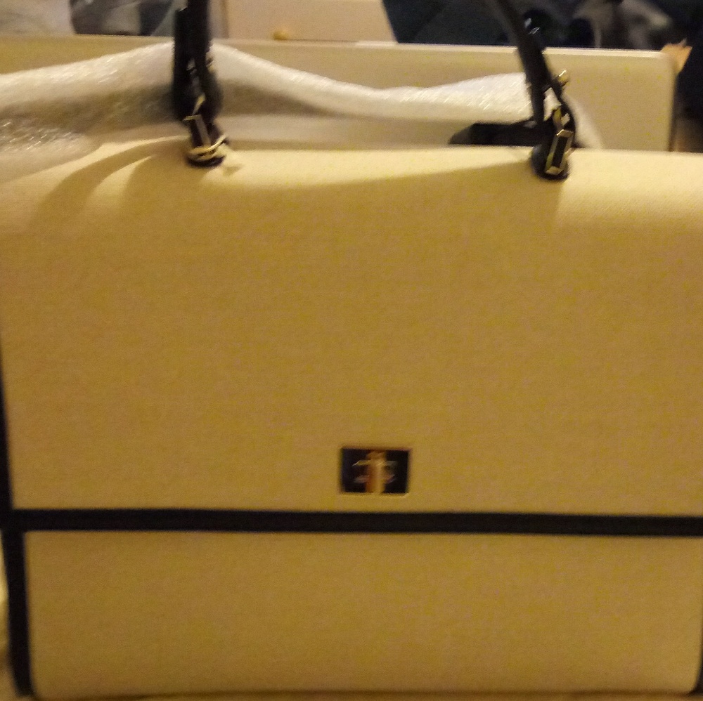 Brand new HUGO BOSS PURSE WITH TAGS